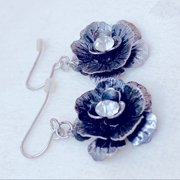 ❣️$25/3❣️ 3D Flower Rhinestone Dangle Earrings - Picture 6 of 10